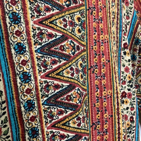 Melrose Abstract Nylon Blouse - Picture 4 of 9